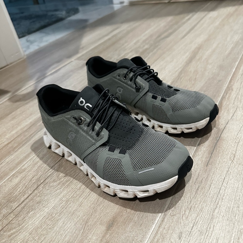 On Running women’s dark green Athletic Shoes